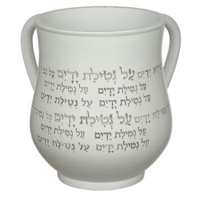 נטלה פולימר מהודרת גוון אפור עם כיתוב "על נ