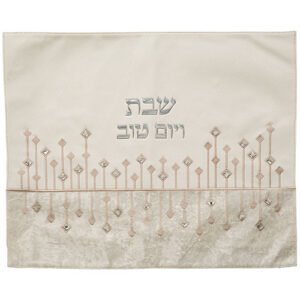 כיסוי חלה מהודר דמוי עור לבן עם הבלטות כסף 45x5
