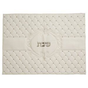 כיסוי חלה מהודר דמוי עור לבן "מעויינים" 42x52ס"מ