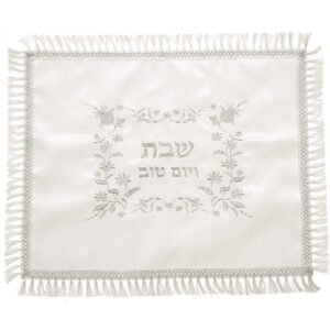 כיסוי חלה לבן מסטן עם ריקמה מהודרת 42x52 ס"מ