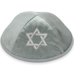כיפה קטיפה עם ריקמה מגן דוד גודל 4 - ירוק בהיר