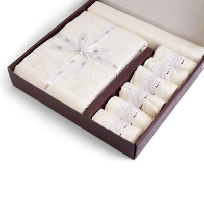 סט מפת שולחן מהודרת 140X350 ס"מ עם רנר ושש מפיות