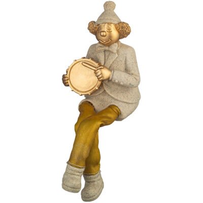 ליצן יושב מפוליריזן עם רגלי בד כסף מנגן בתוף