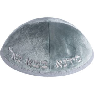 כיפה ארטמן קטיפה ירוק בהיר רקמה סידנא בבא סאלי גודל 3