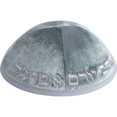 כיפה ארטמן קטיפה ירוק בהיר רקמה יורם אברגיל גודל 3