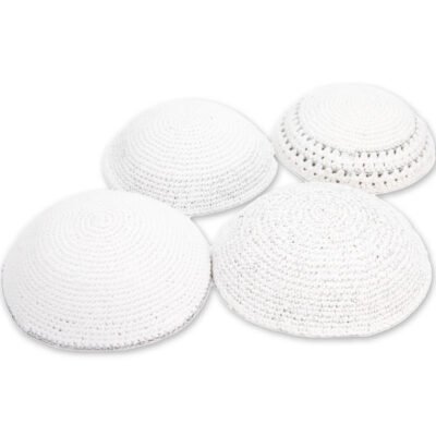 כיפה סרוגה דגמים מעורבים - לבן עם כסף - 16 ס"מ - 24 יח