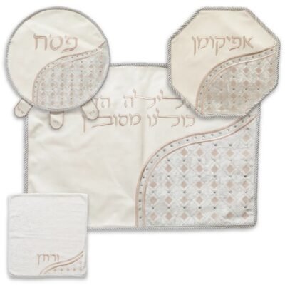 סט פסח מפואר 4 חלקים כיסוי פסח+אפיקומן+הסבה ומגבת אריזת פיויסי